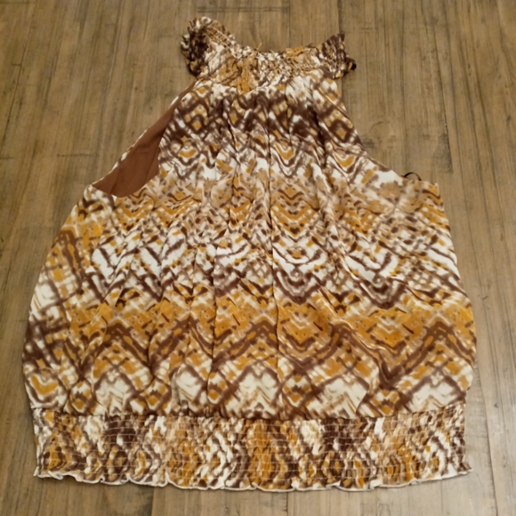 Sleeveless shell XL with mock neck, geometric print of browns, light to dark. - Picture 3 of 8